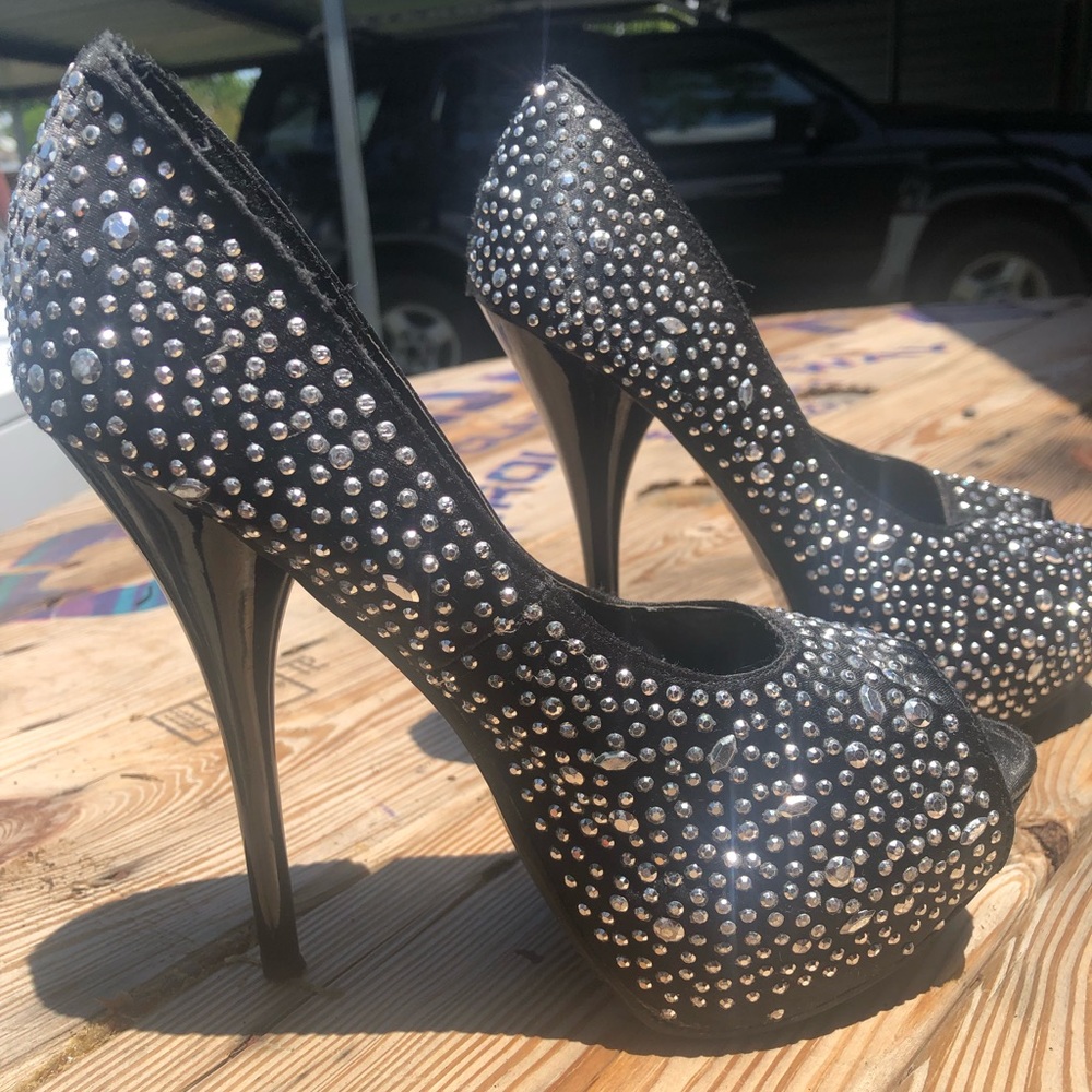 Liliana bedazzled black heels 4”